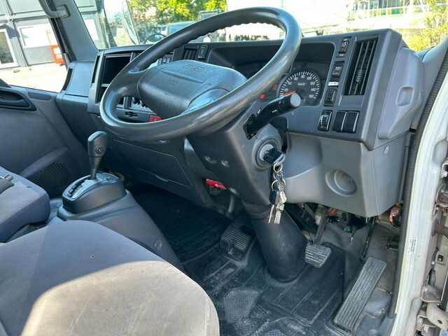 いすゞエルフ冷凍車（冷蔵車）小型（2t・3t）[写真34]