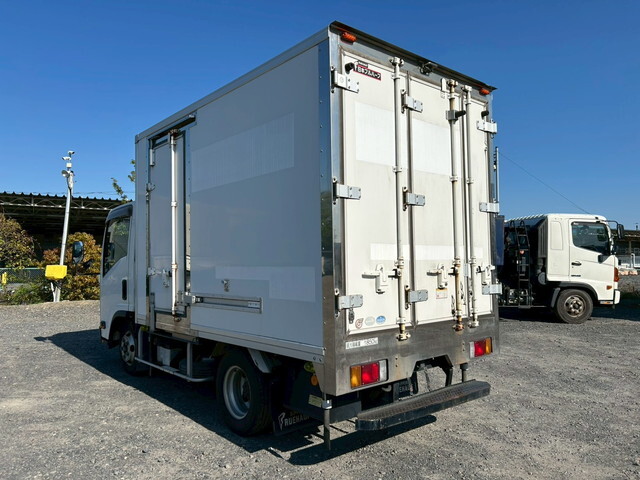 いすゞエルフ冷凍車（冷蔵車）小型（2t・3t）[写真04]