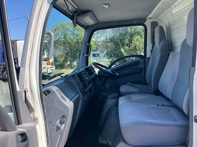 いすゞエルフ冷凍車（冷蔵車）小型（2t・3t）[写真29]