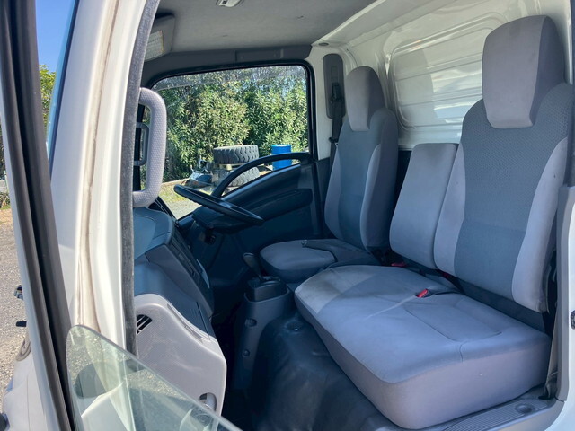 いすゞエルフ冷凍車（冷蔵車）小型（2t・3t）[写真30]