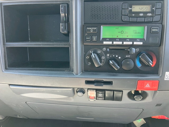 いすゞエルフ冷凍車（冷蔵車）小型（2t・3t）[写真36]