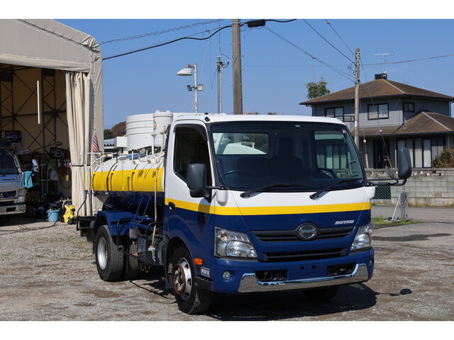 日野デュトロバキュームカー小型（2t・3t）[写真01]