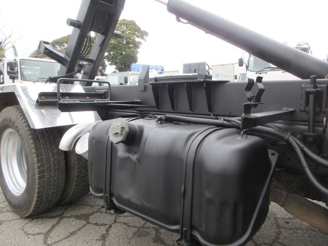 いすゞエルフコンテナ専用車小型（2t・3t）[写真10]