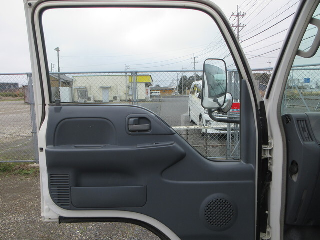 いすゞエルフコンテナ専用車小型（2t・3t）[写真24]