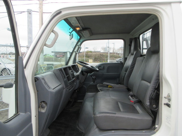 いすゞエルフコンテナ専用車小型（2t・3t）[写真25]