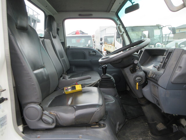 いすゞエルフコンテナ専用車小型（2t・3t）[写真27]