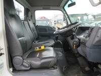 いすゞエルフコンテナ専用車小型（2t・3t）[写真28]