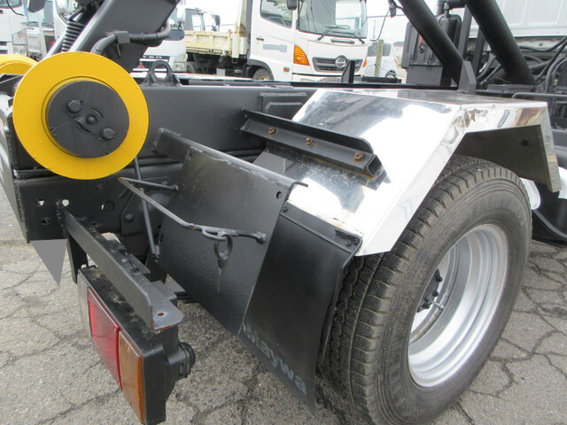 いすゞエルフコンテナ専用車小型（2t・3t）[写真09]