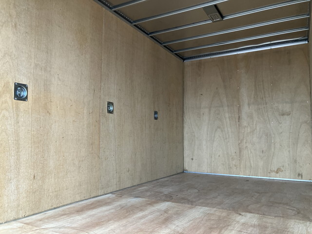 いすゞエルフアルミバン小型（2t・3t）[写真12]