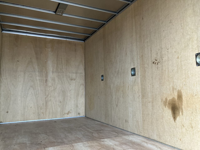 いすゞエルフアルミバン小型（2t・3t）[写真14]