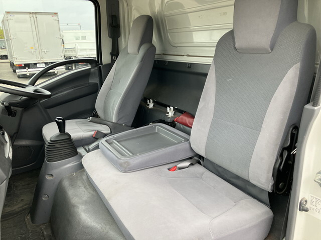 いすゞエルフアルミバン小型（2t・3t）[写真33]