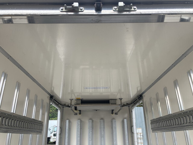 三菱ふそうキャンター冷凍車（冷蔵車）小型（2t・3t）[写真12]