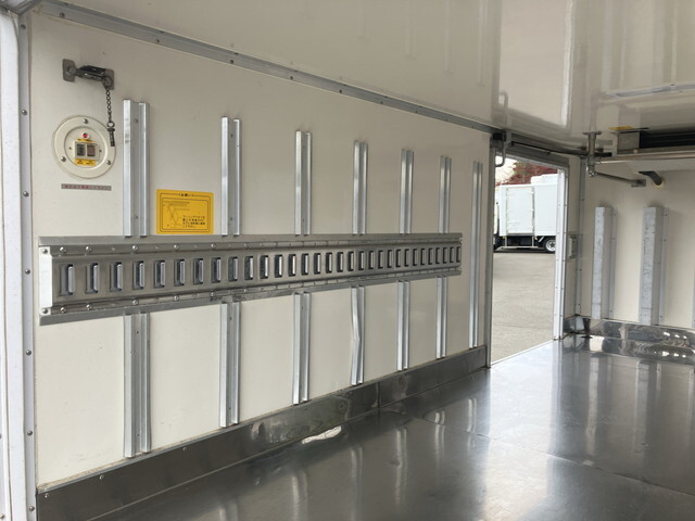 三菱ふそうキャンター冷凍車（冷蔵車）小型（2t・3t）[写真13]