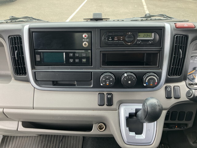 三菱ふそうキャンター冷凍車（冷蔵車）小型（2t・3t）[写真35]