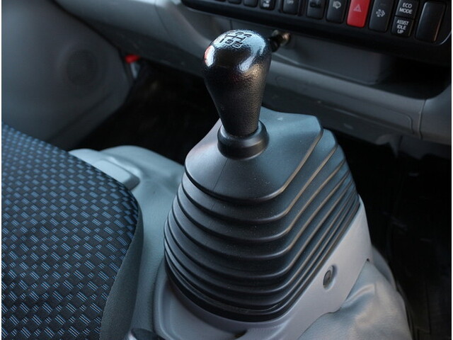 日野デュトロ平ボディ小型（2t・3t）[写真24]