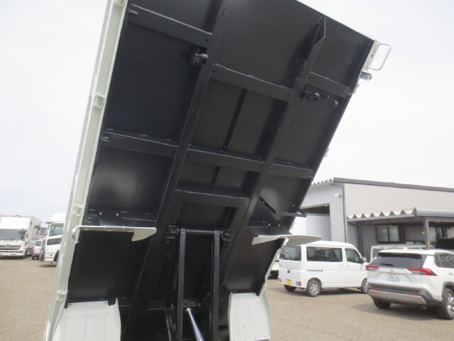 三菱ふそうキャンターダンプ小型（2t・3t）[写真11]