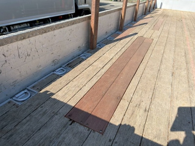 いすゞギガクレーン5段大型（10t）[写真23]