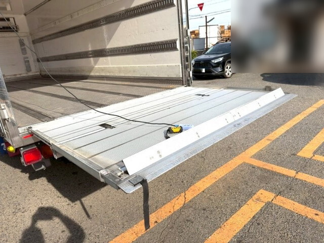 いすゞフォワード冷凍車（冷蔵車）増トン（6t・8t）[写真05]