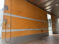 いすゞフォワードアルミバン中型（4t）[写真11]