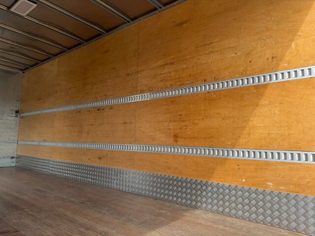 いすゞフォワードアルミバン中型（4t）[写真11]