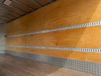 いすゞフォワードアルミバン中型（4t）[写真12]