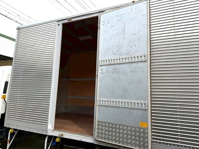 いすゞフォワードアルミバン中型（4t）[写真13]