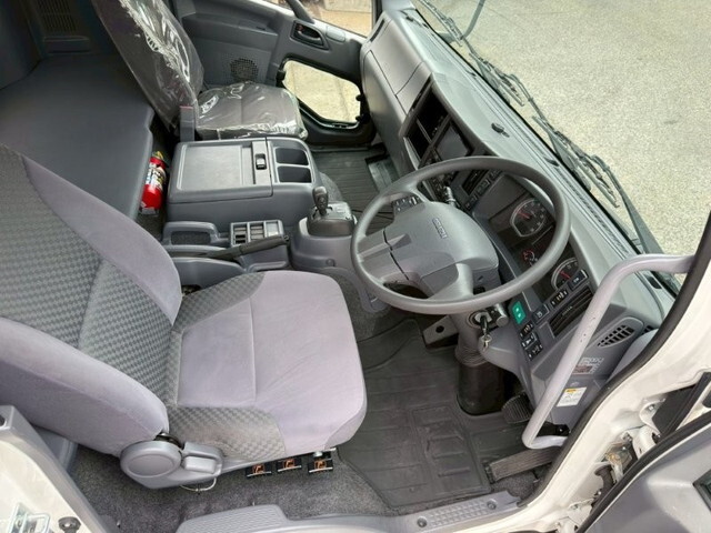 いすゞフォワードアルミバン中型（4t）[写真23]