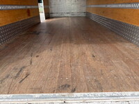 いすゞフォワードアルミバン中型（4t）[写真09]