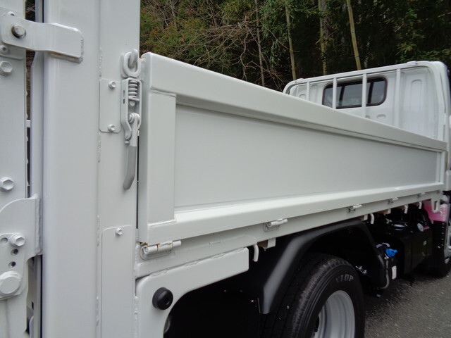 三菱ふそうキャンター平ボディ小型（2t・3t）[写真13]
