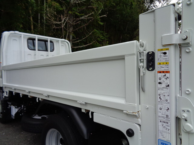 三菱ふそうキャンター平ボディ小型（2t・3t）[写真14]