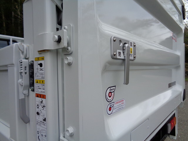 三菱ふそうキャンター平ボディ小型（2t・3t）[写真15]