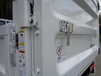 三菱ふそうキャンター平ボディ小型（2t・3t）[写真16]