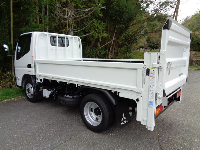 三菱ふそうキャンター平ボディ小型（2t・3t）[写真02]