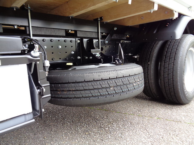 三菱ふそうキャンター平ボディ小型（2t・3t）[写真20]