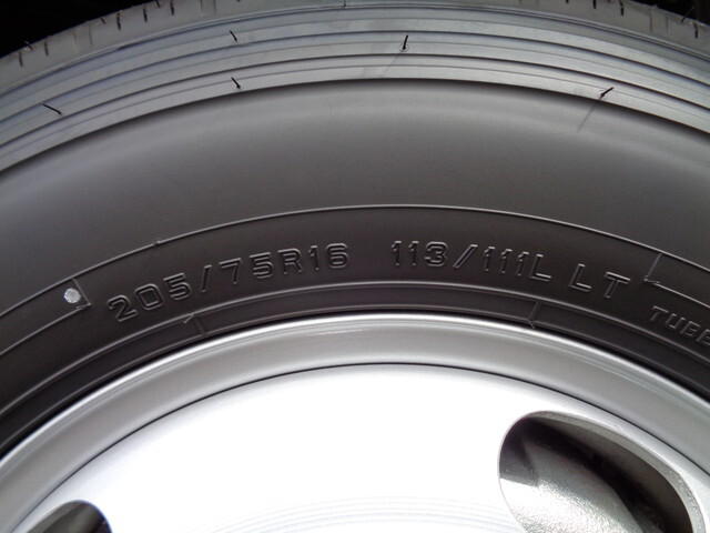 三菱ふそうキャンター平ボディ小型（2t・3t）[写真24]