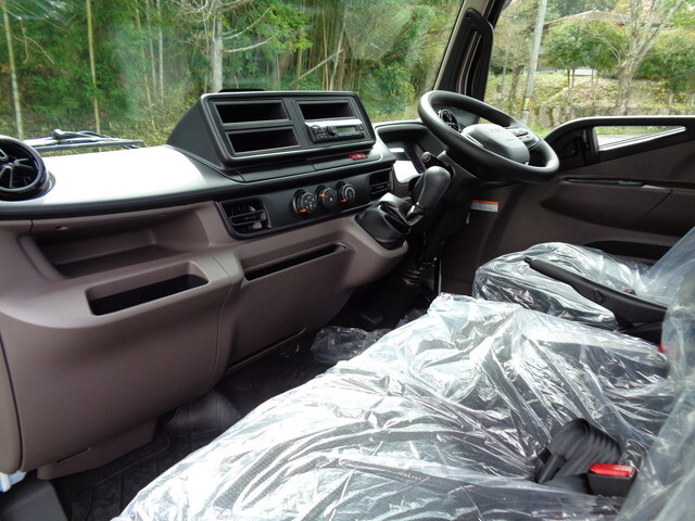 三菱ふそうキャンター平ボディ小型（2t・3t）[写真28]