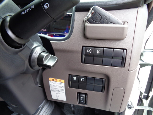 三菱ふそうキャンター平ボディ小型（2t・3t）[写真34]