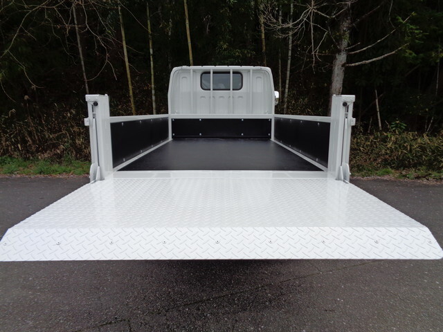 三菱ふそうキャンター平ボディ小型（2t・3t）[写真08]