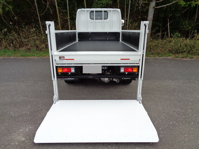 三菱ふそうキャンター平ボディ小型（2t・3t）[写真09]