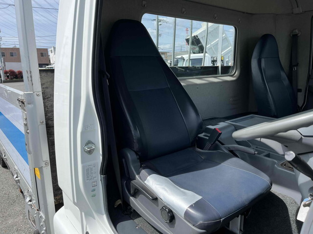 三菱ふそうファイターアルミブロック中型（4t）[写真32]