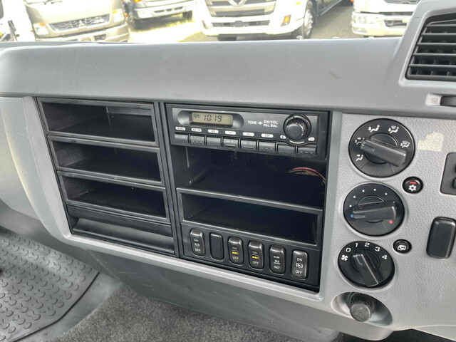 三菱ふそうファイターアルミブロック中型（4t）[写真34]