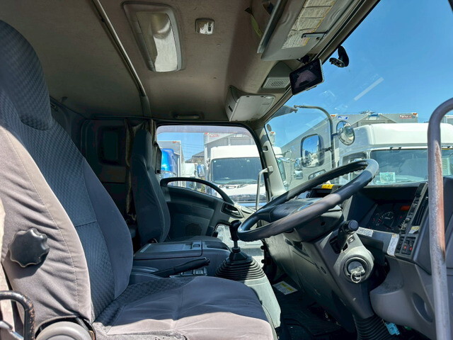 いすゞフォワードアルミウイング増トン（6t・8t）[写真11]