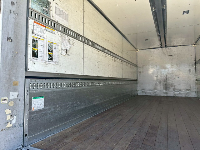 いすゞフォワードアルミウイング増トン（6t・8t）[写真13]