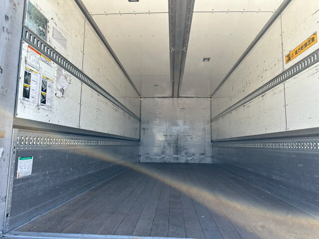 いすゞフォワードアルミウイング増トン（6t・8t）[写真14]