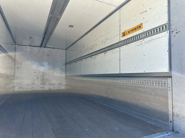 いすゞフォワードアルミウイング増トン（6t・8t）[写真15]