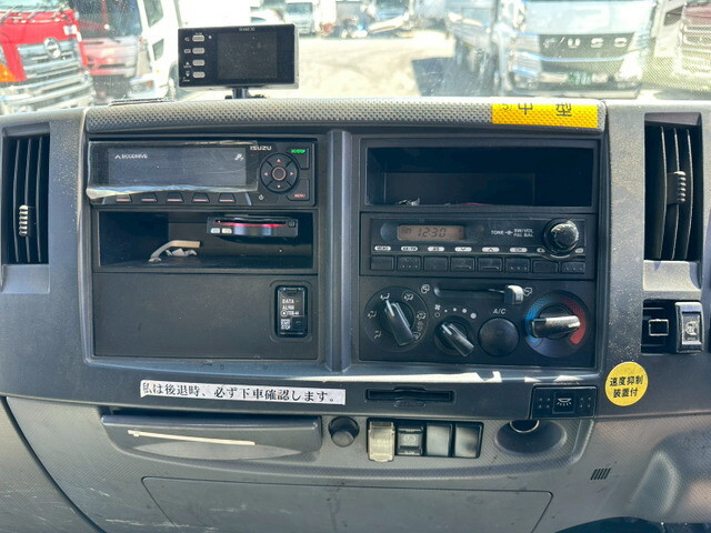 いすゞフォワードアルミウイング増トン（6t・8t）[写真29]