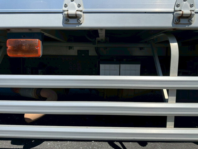 いすゞフォワードアルミウイング増トン（6t・8t）[写真38]