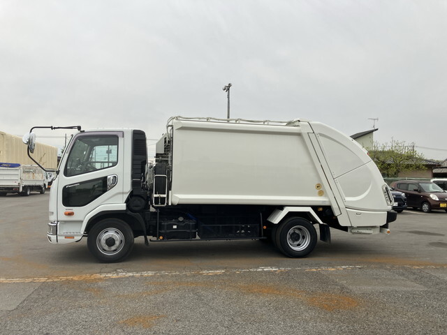 三菱ふそうファイターパッカー車（塵芥車）中型（4t）[写真05]