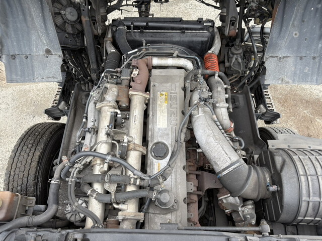 いすゞギガトレーラーヘッド（トラクターヘッド）大型（10t）[写真28]