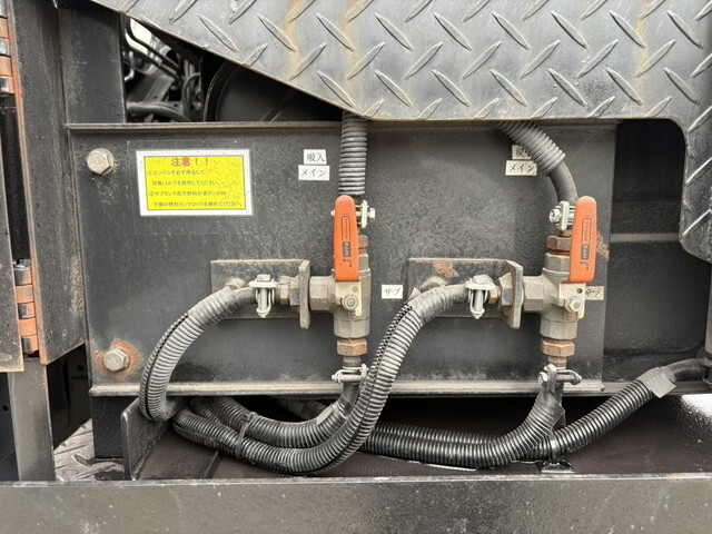 いすゞギガトレーラーヘッド（トラクターヘッド）大型（10t）[写真36]